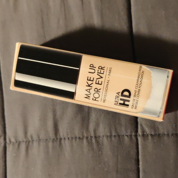 Ultra HD Foundation R210 - Picture 1 of 2